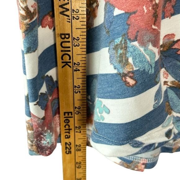 Moa Moa Plus Size 2X Blue & White Striped Floral Relaxed Fit Top Twist Hem EUC - Picture 12 of 12